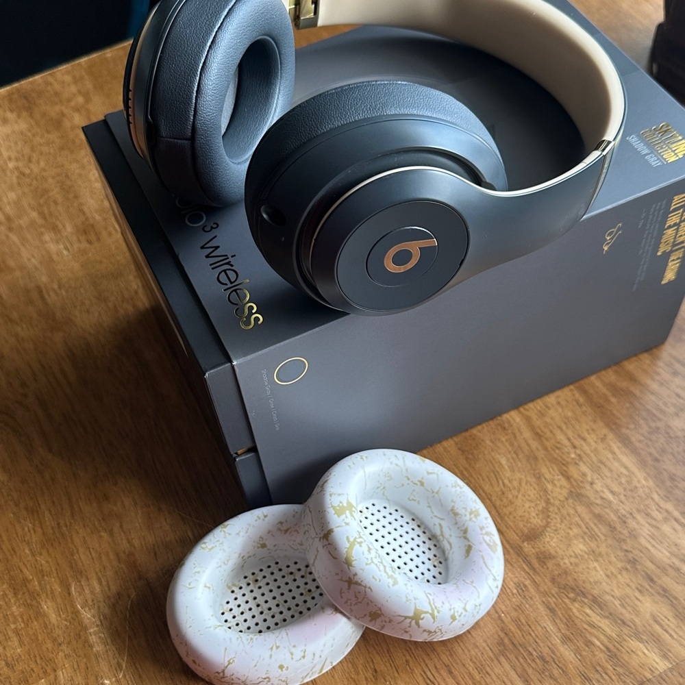Beats by Dre Studio3 Wireless Headphones in Black and Gold